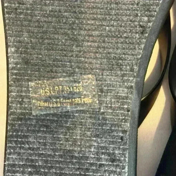 Black Beachy Flip Flop with silver chain and beach accents (Size 8M) - Picture 6 of 7